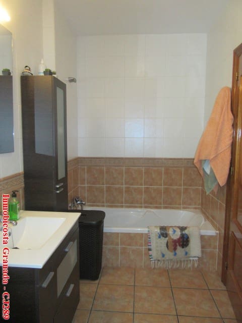 5 quarto Quinta/Casa Rural para venda em Albondon com garagem - 250 000 € (Ref: 4005385)