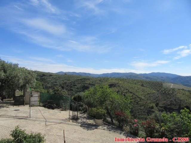 5 quarto Quinta/Casa Rural para venda em Albondon com garagem - 250 000 € (Ref: 4005385)