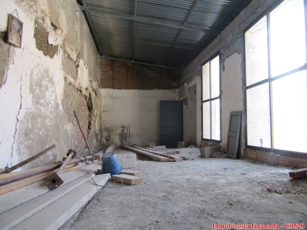 4 slaapkamer Huis te koop in Albunol - € 25.000 (Ref: 4720461)