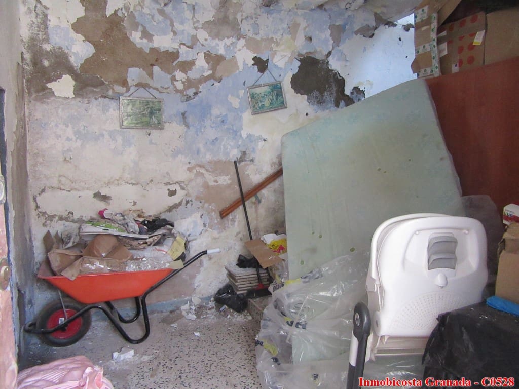 4 slaapkamer Huis te koop in Albunol - € 25.000 (Ref: 4720461)