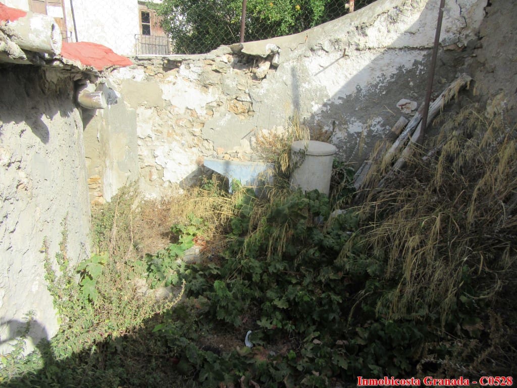 4 slaapkamer Huis te koop in Albunol - € 25.000 (Ref: 4720461)