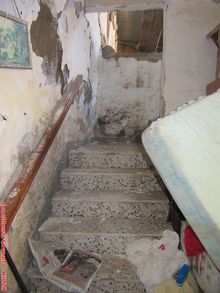 4 slaapkamer Huis te koop in Albunol - € 25.000 (Ref: 4720461)