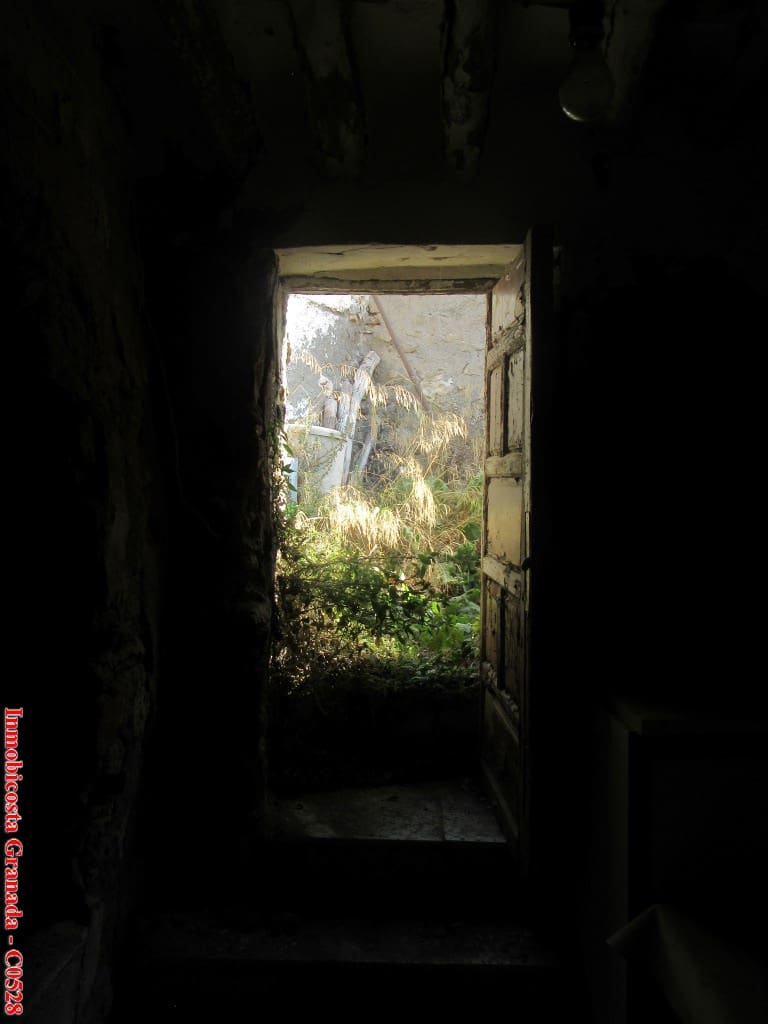 4 slaapkamer Huis te koop in Albunol - € 25.000 (Ref: 4720461)