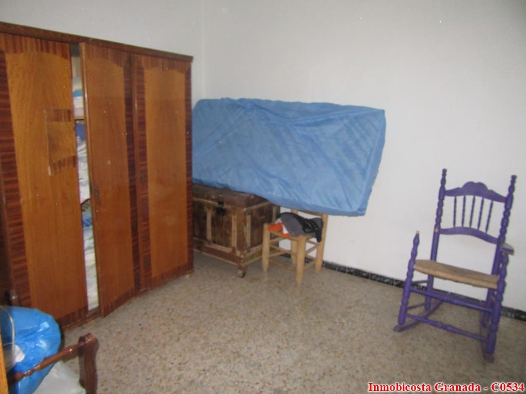 6 soveværelse Byhus til salg i Yator - € 45.000 (Ref: 4759770)