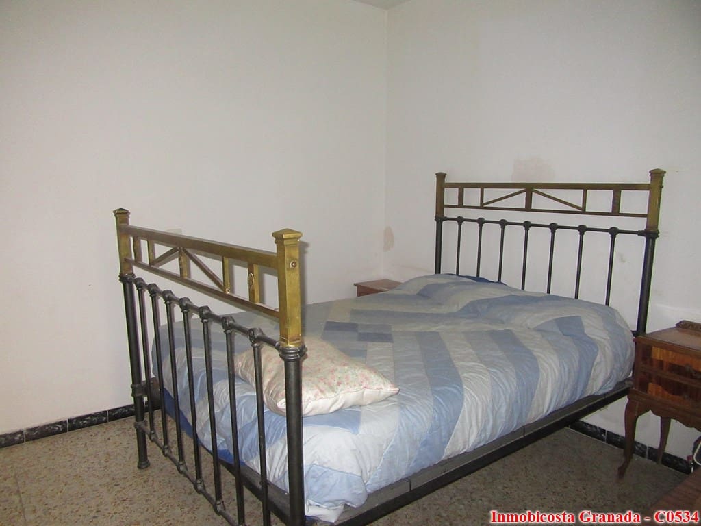 6 soveværelse Byhus til salg i Yator - € 45.000 (Ref: 4759770)