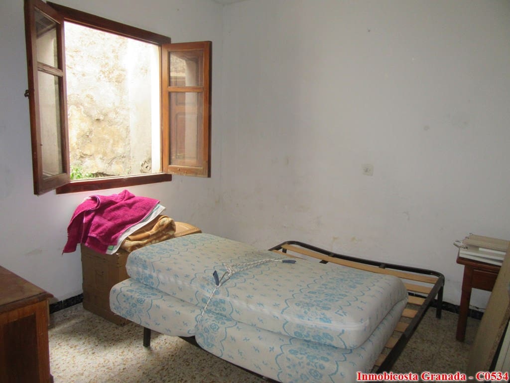 6 soveværelse Byhus til salg i Yator - € 45.000 (Ref: 4759770)