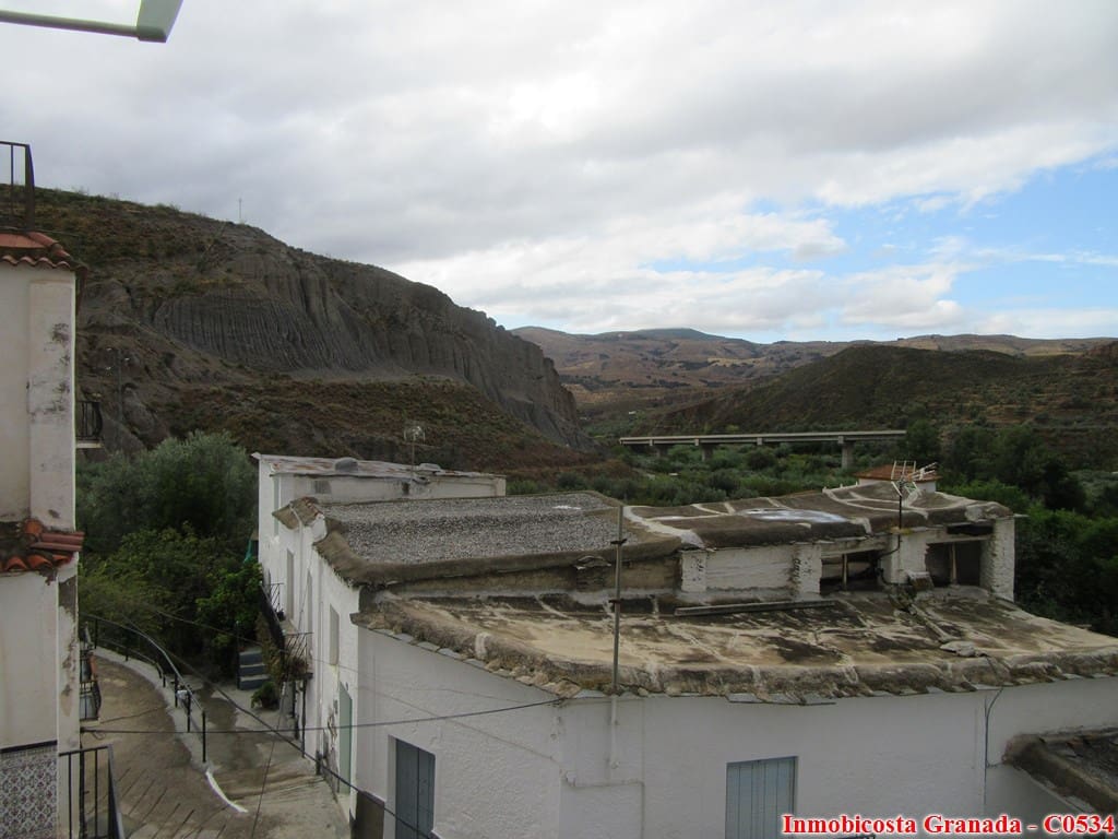 6 soveværelse Byhus til salg i Yator - € 45.000 (Ref: 4759770)