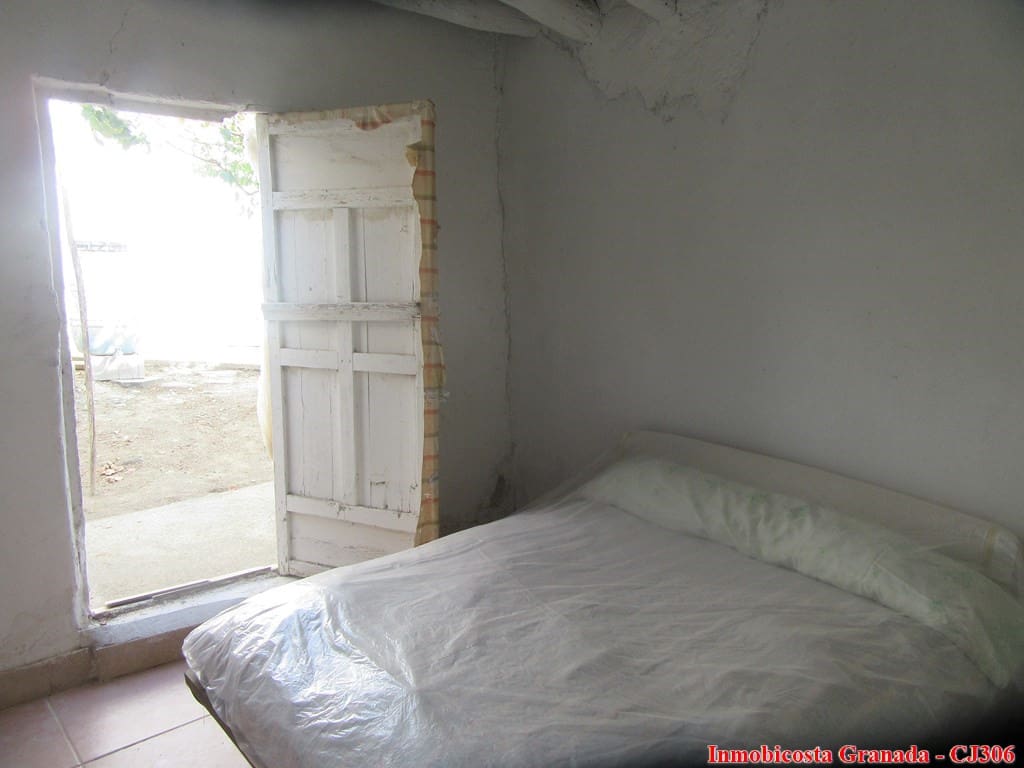 4 soveværelse Finca/Landehus til salg i Albondon med garage - € 122.000 (Ref: 5580507)