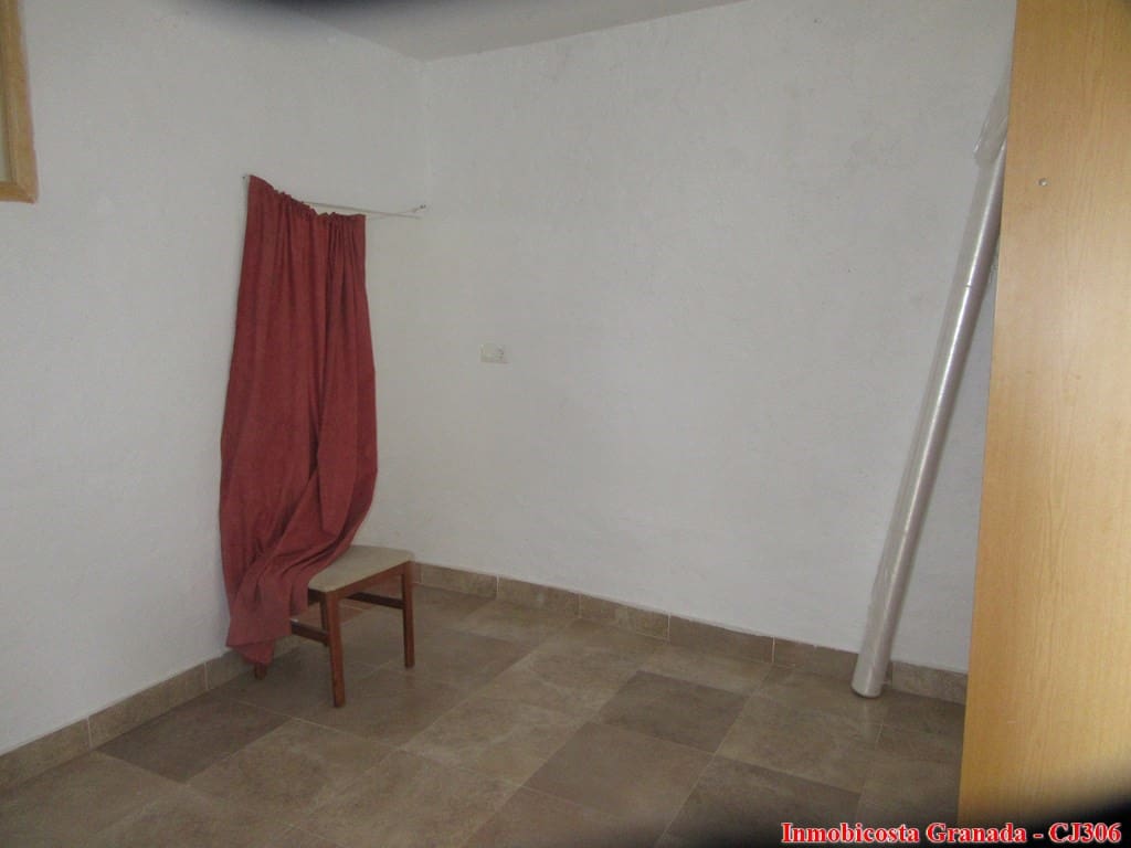 4 soveværelse Finca/Landehus til salg i Albondon med garage - € 122.000 (Ref: 5580507)