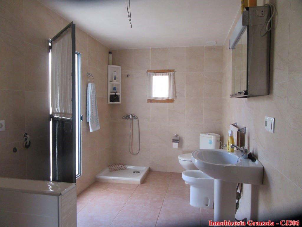 4 soveværelse Finca/Landehus til salg i Albondon med garage - € 122.000 (Ref: 5580507)