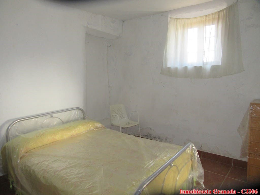 4 soveværelse Finca/Landehus til salg i Albondon med garage - € 122.000 (Ref: 5580507)