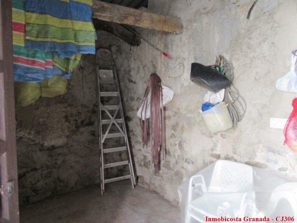 4 soveværelse Finca/Landehus til salg i Albondon med garage - € 122.000 (Ref: 5580507)