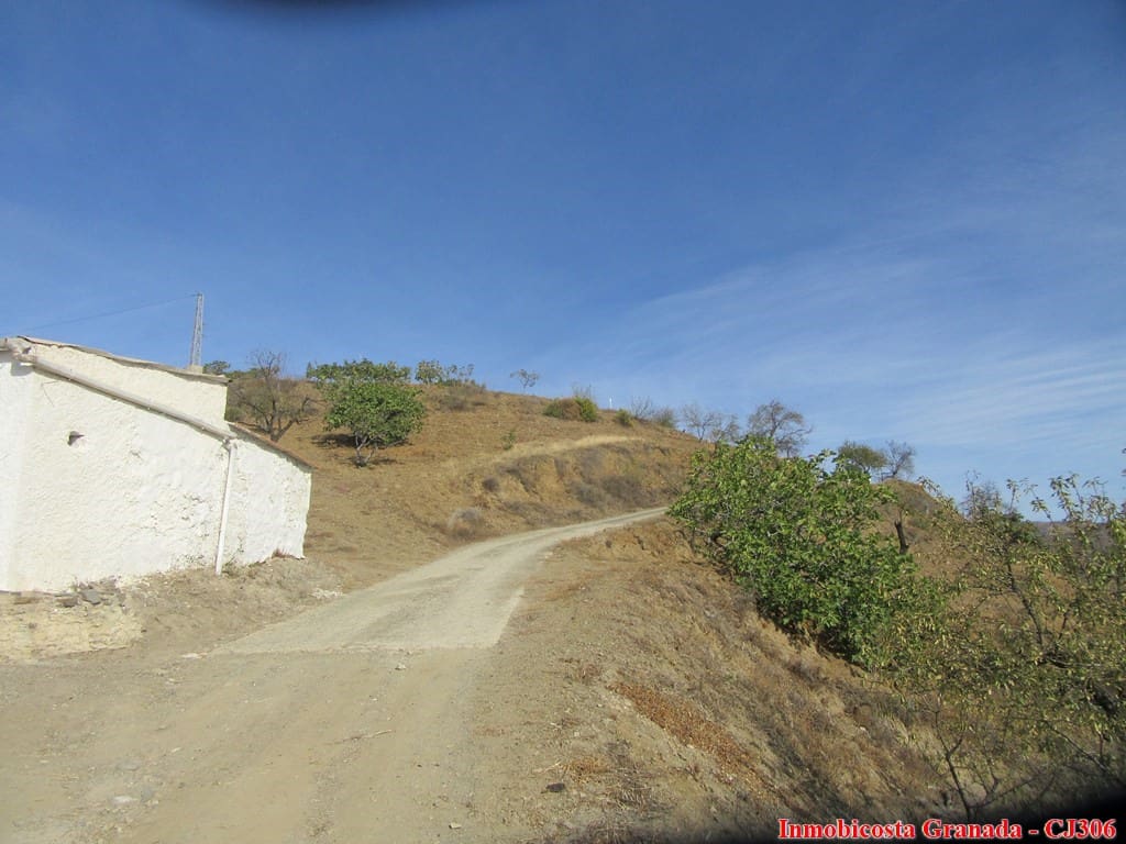 4 soveværelse Finca/Landehus til salg i Albondon med garage - € 122.000 (Ref: 5580507)