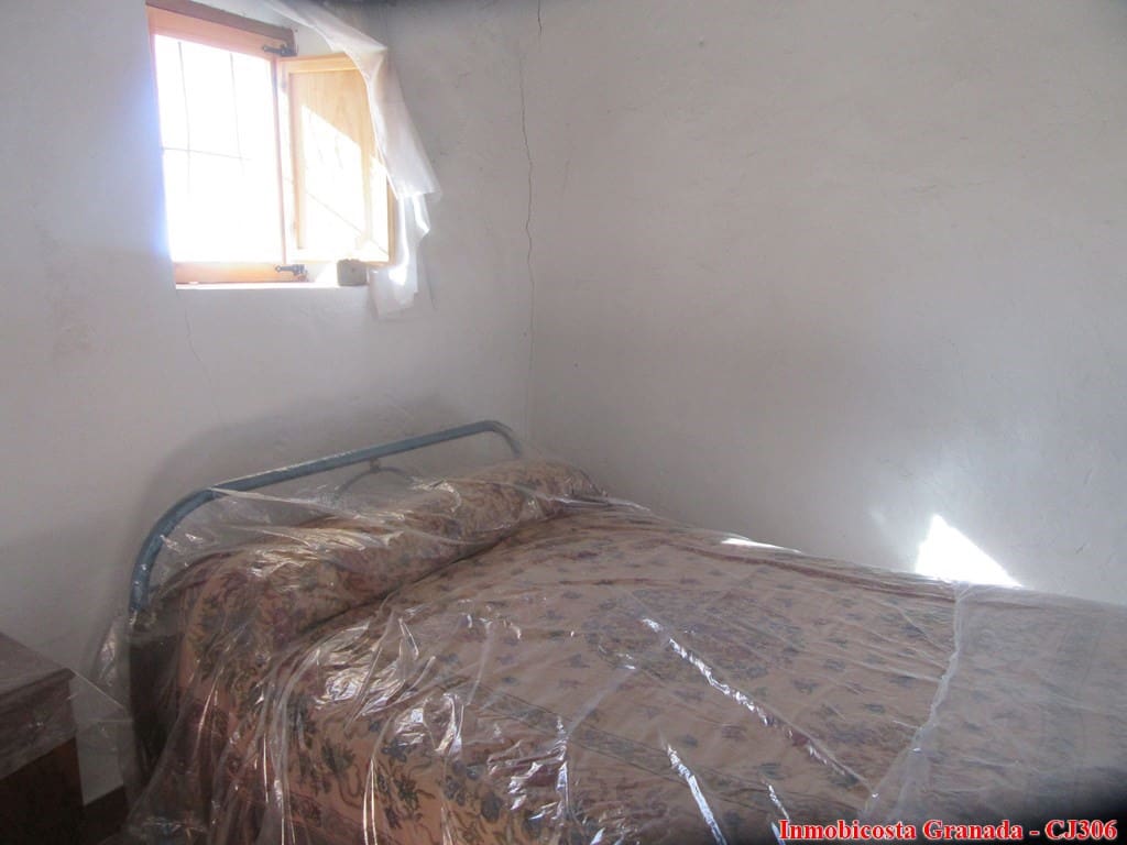 4 soveværelse Finca/Landehus til salg i Albondon med garage - € 122.000 (Ref: 5580507)