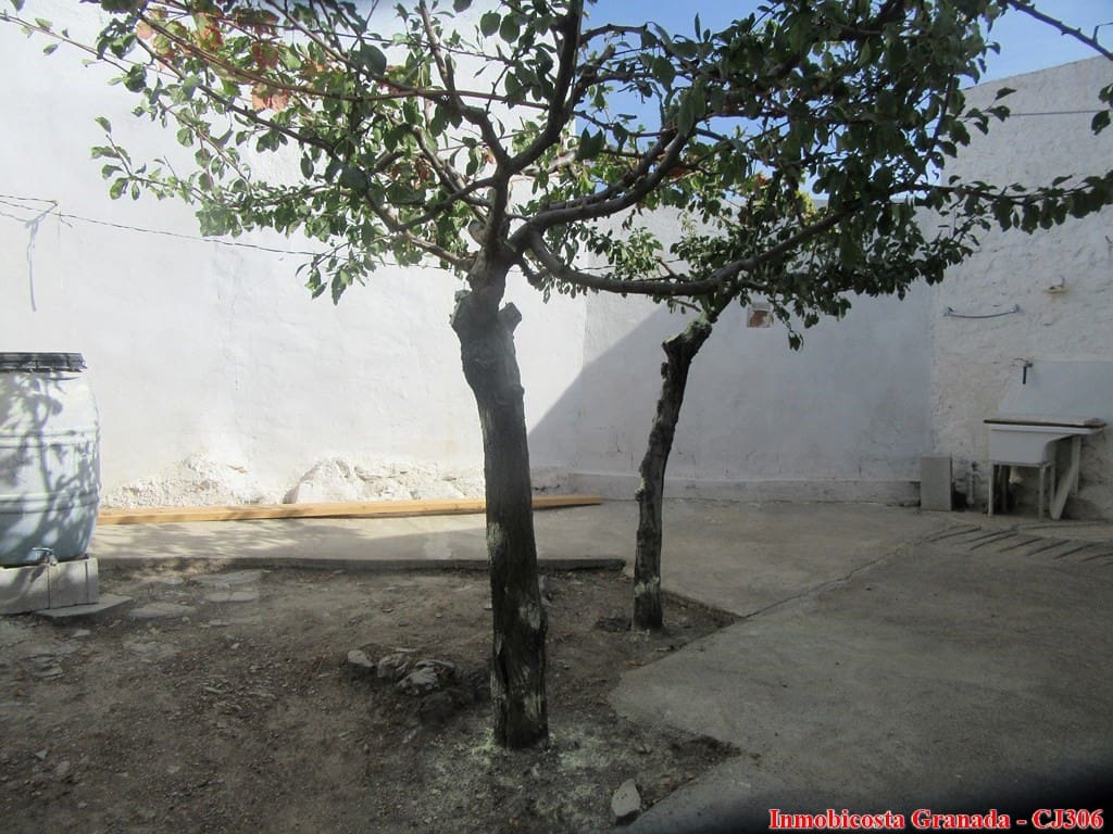 4 soveværelse Finca/Landehus til salg i Albondon med garage - € 122.000 (Ref: 5580507)