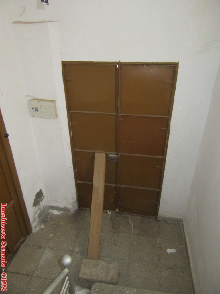 5 soveværelse Byhus til salg i Albondon med garage - € 60.000 (Ref: 5803019)