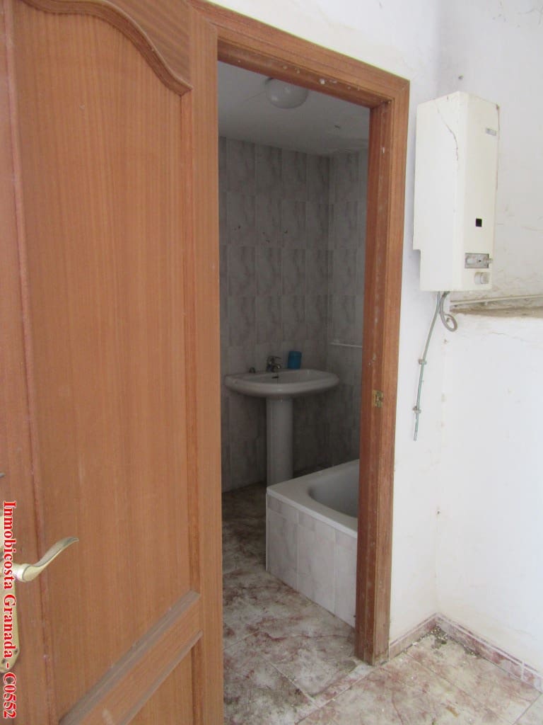 5 soveværelse Byhus til salg i Albondon med garage - € 60.000 (Ref: 5803019)