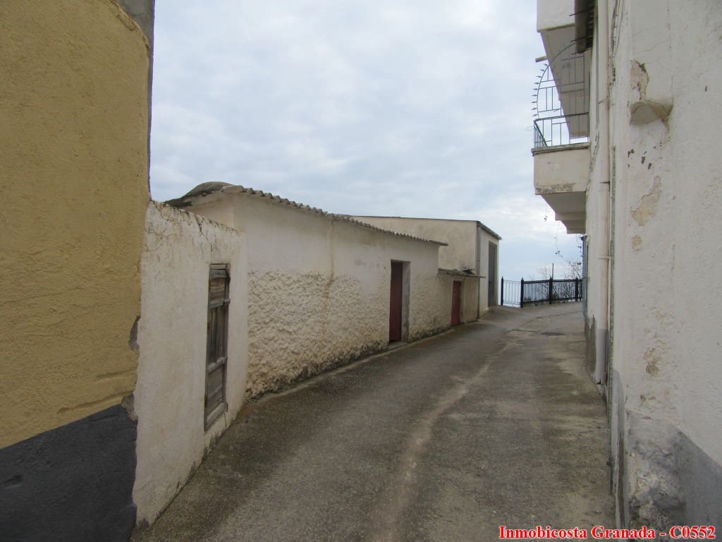 5 soveværelse Byhus til salg i Albondon med garage - € 60.000 (Ref: 5803019)