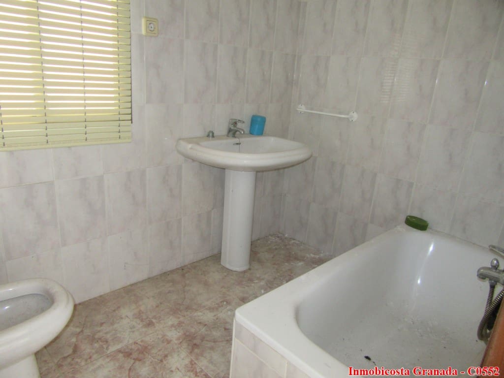 5 soveværelse Byhus til salg i Albondon med garage - € 60.000 (Ref: 5803019)