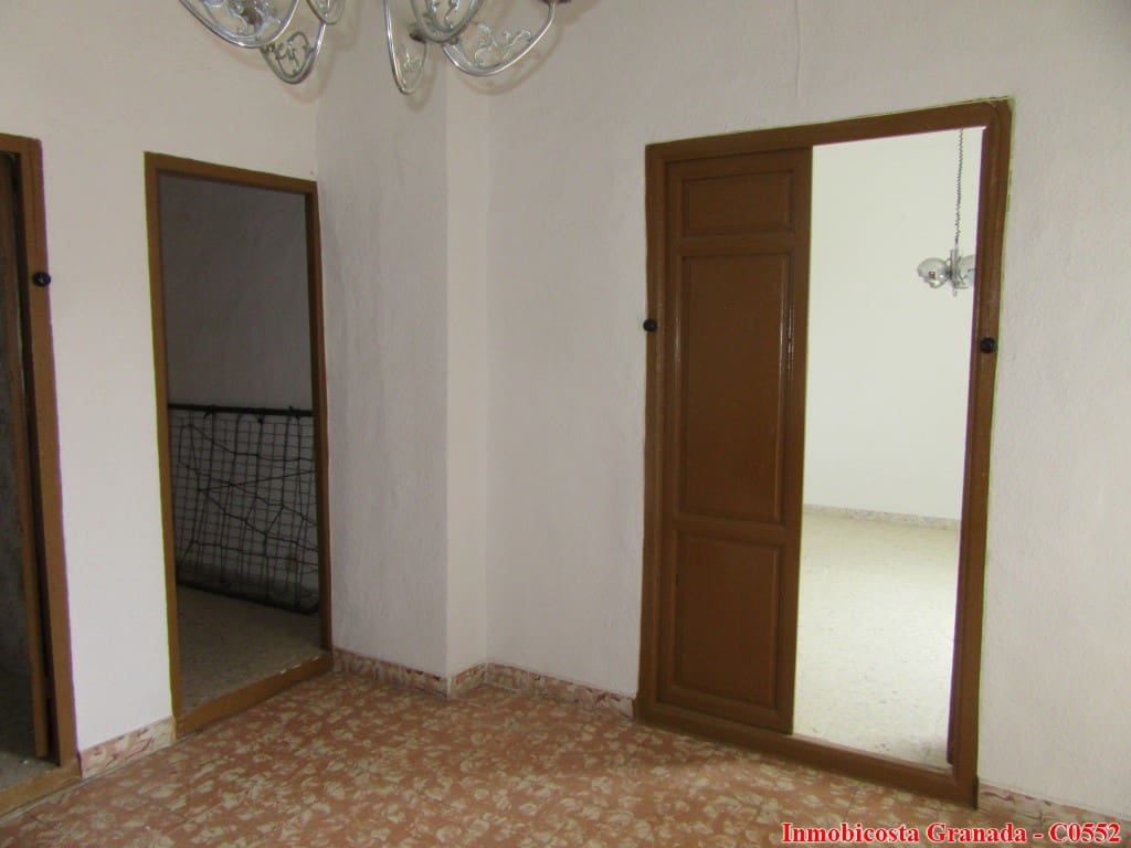 5 soveværelse Byhus til salg i Albondon med garage - € 60.000 (Ref: 5803019)