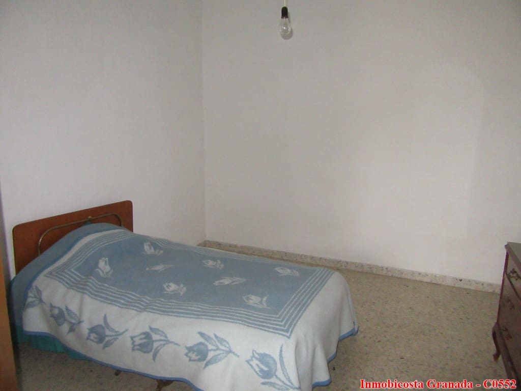 5 soveværelse Byhus til salg i Albondon med garage - € 60.000 (Ref: 5803019)