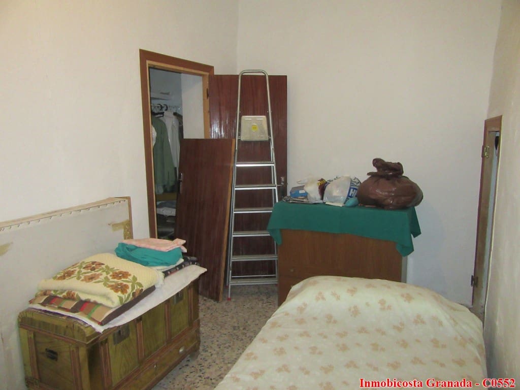 5 soveværelse Byhus til salg i Albondon med garage - € 60.000 (Ref: 5803019)