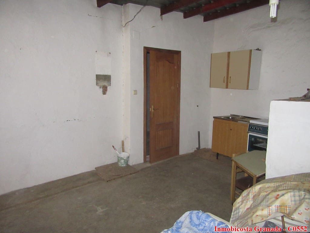 5 soveværelse Byhus til salg i Albondon med garage - € 60.000 (Ref: 5803019)