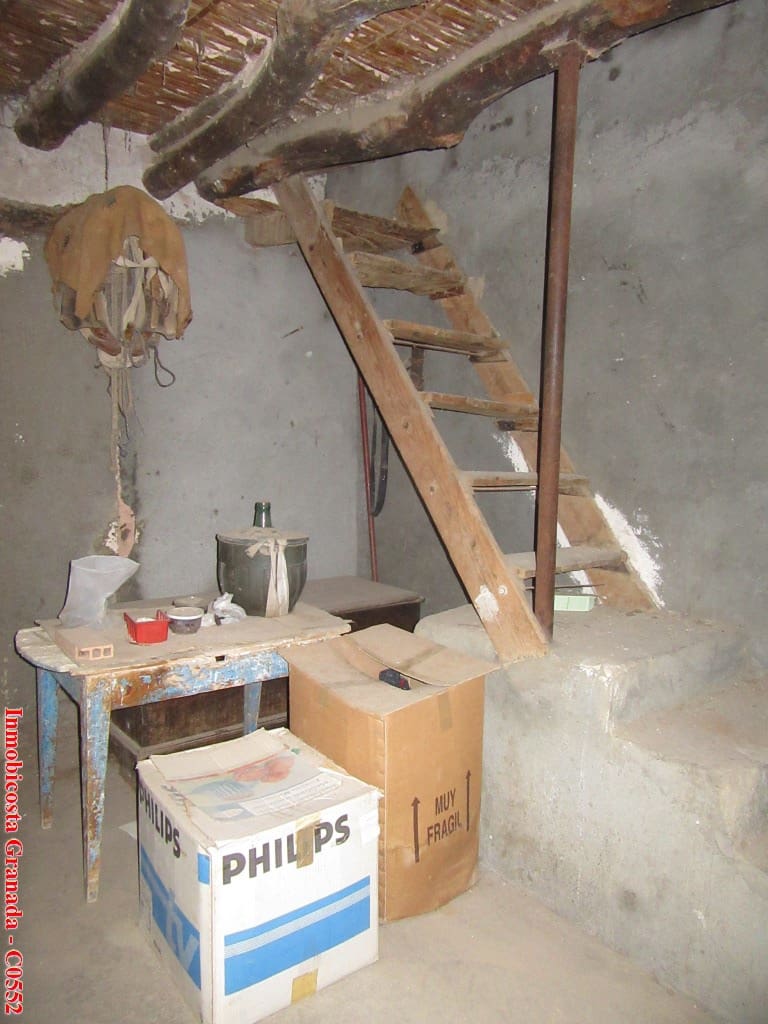 5 soveværelse Byhus til salg i Albondon med garage - € 60.000 (Ref: 5803019)