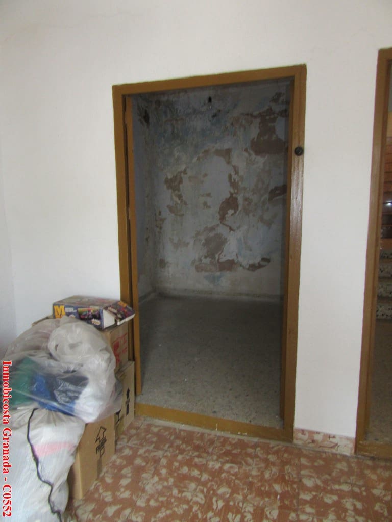 5 soveværelse Byhus til salg i Albondon med garage - € 60.000 (Ref: 5803019)