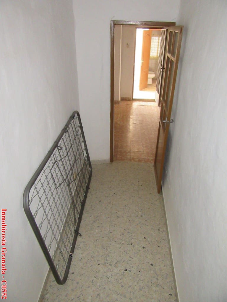 5 soveværelse Byhus til salg i Albondon med garage - € 60.000 (Ref: 5803019)