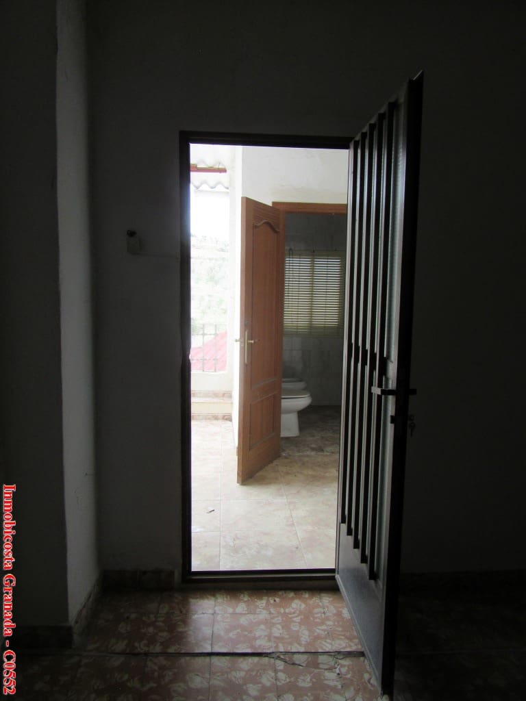 5 soveværelse Byhus til salg i Albondon med garage - € 60.000 (Ref: 5803019)