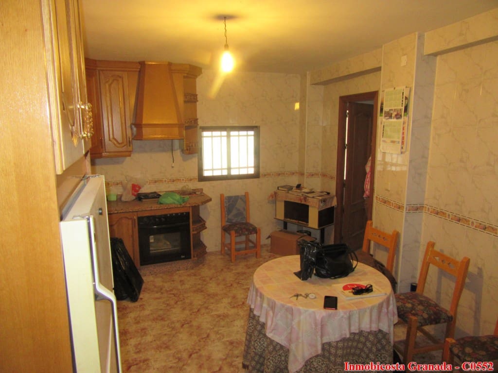 5 soveværelse Byhus til salg i Albondon med garage - € 60.000 (Ref: 5803019)