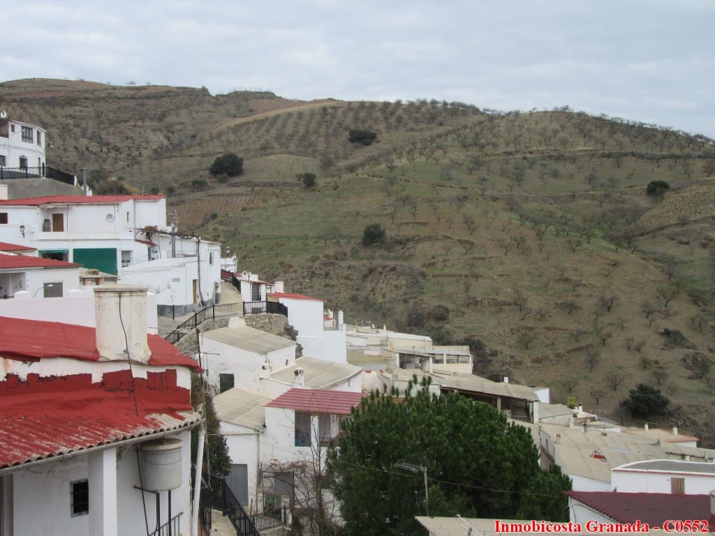 5 soveværelse Byhus til salg i Albondon med garage - € 60.000 (Ref: 5803019)