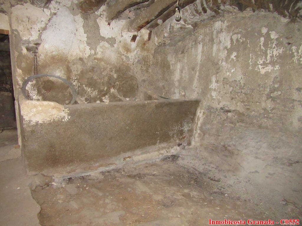 5 soveværelse Byhus til salg i Albondon med garage - € 60.000 (Ref: 5803019)