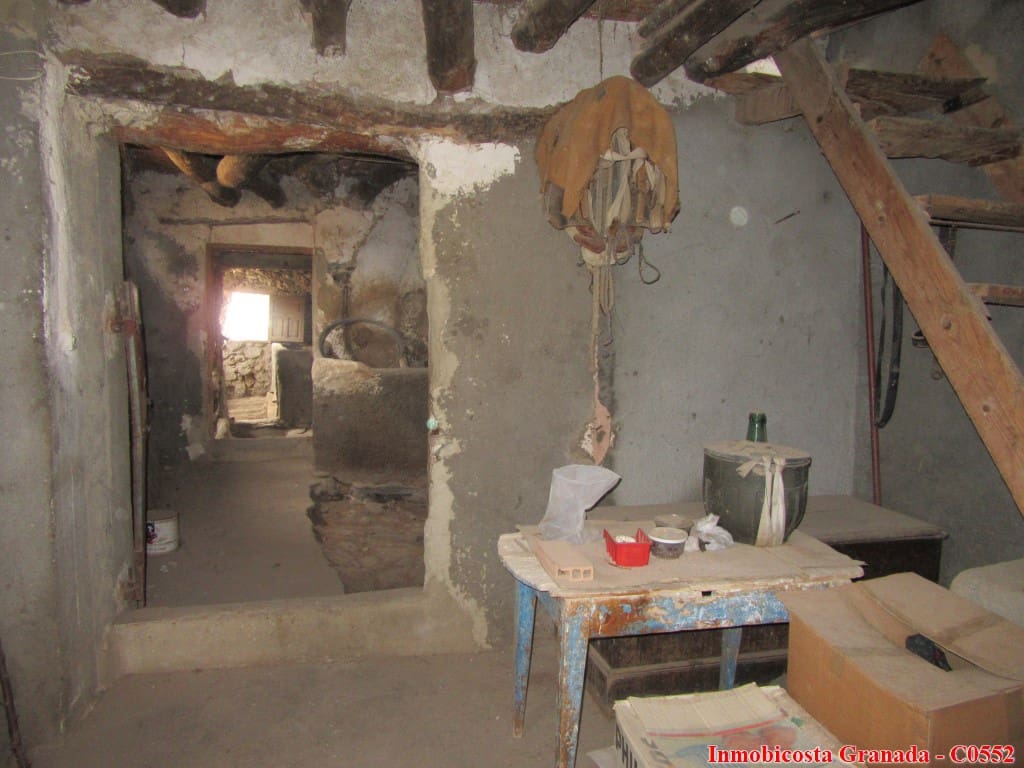 5 soveværelse Byhus til salg i Albondon med garage - € 60.000 (Ref: 5803019)