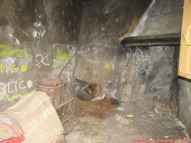 5 makuuhuone Omakotitalo myytävänä paikassa Albondón mukana 
autotalli - 60 000 € (Ref: 5803019)