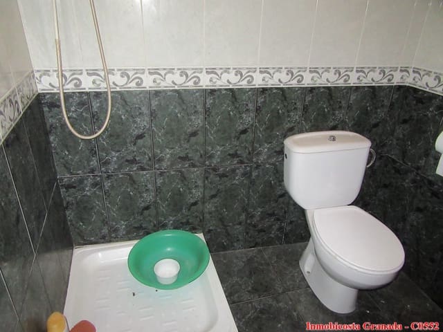 5 makuuhuone Omakotitalo myytävänä paikassa Albondón mukana 
autotalli - 60 000 € (Ref: 5803019)