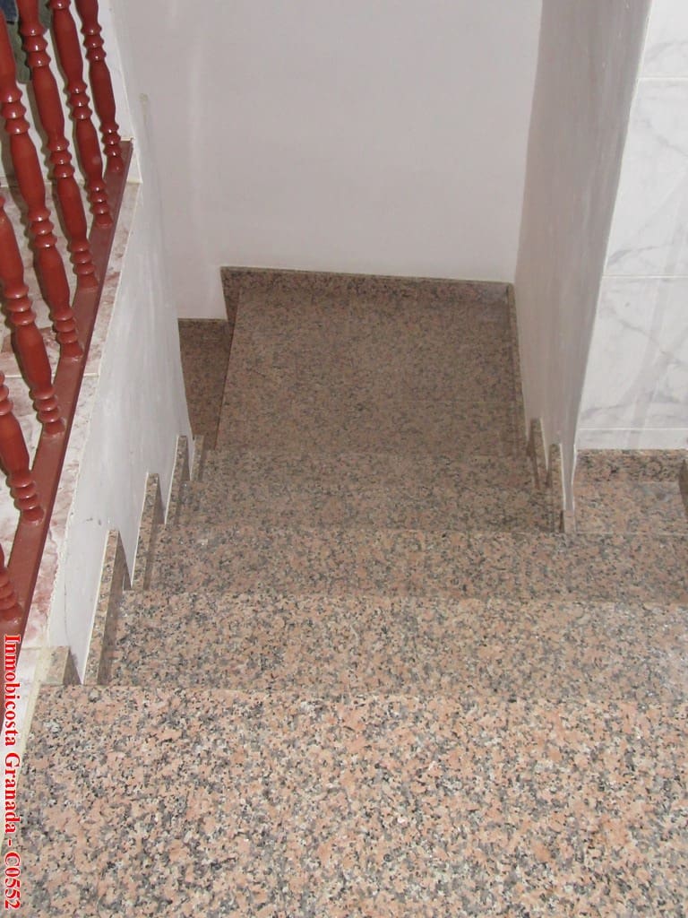 5 soveværelse Byhus til salg i Albondon med garage - € 60.000 (Ref: 5803019)