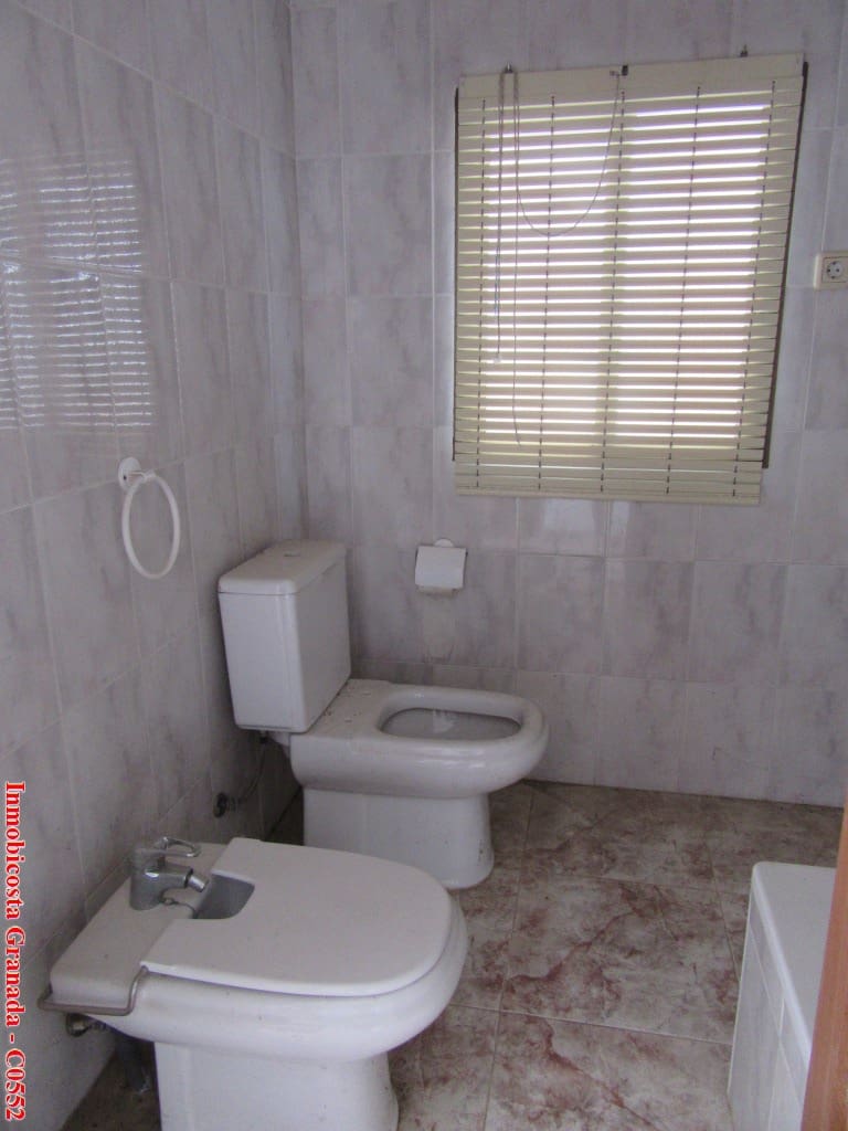 5 soveværelse Byhus til salg i Albondon med garage - € 60.000 (Ref: 5803019)