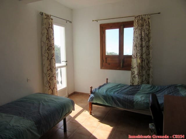 10 soverom Kommersiell til salgs i Albondon med garasje - € 135 000 (Ref: 6137002)