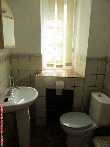 10 soverom Kommersiell til salgs i Albondon med garasje - € 135 000 (Ref: 6137002)