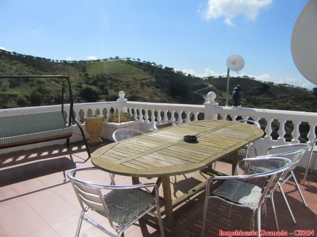 10 soverom Kommersiell til salgs i Albondon med garasje - € 135 000 (Ref: 6137002)