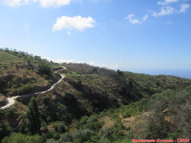 10 soverom Kommersiell til salgs i Albondon med garasje - € 135 000 (Ref: 6137002)