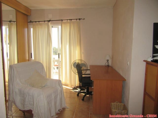 10 soverom Kommersiell til salgs i Albondon med garasje - € 135 000 (Ref: 6137002)