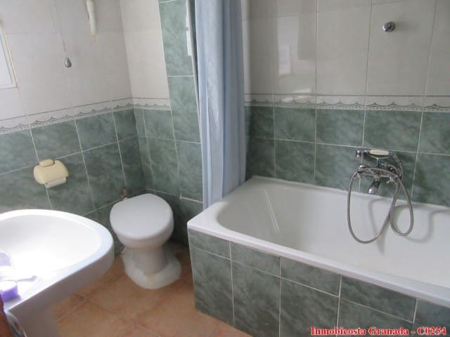 10 soverom Kommersiell til salgs i Albondon med garasje - € 135 000 (Ref: 6137002)