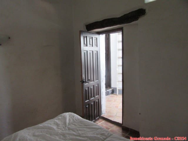 10 soverom Kommersiell til salgs i Albondon med garasje - € 135 000 (Ref: 6137002)