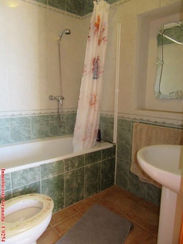 10 soverom Kommersiell til salgs i Albondon med garasje - € 135 000 (Ref: 6137002)