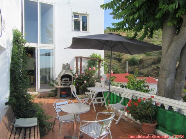 10 soverom Kommersiell til salgs i Albondon med garasje - € 135 000 (Ref: 6137002)