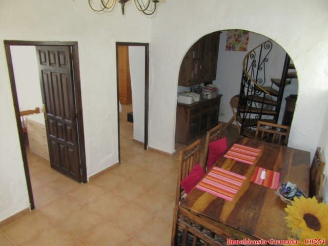 10 soveværelse Byhus til salg i Albondon med garage - € 135.000 (Ref: 6137003)