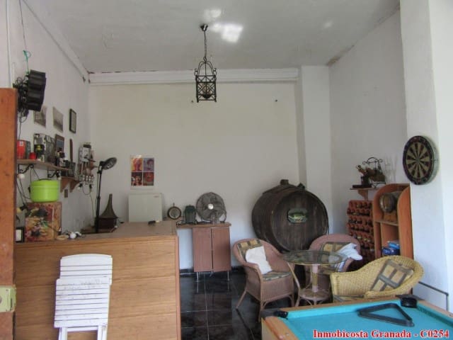 10 soveværelse Byhus til salg i Albondon med garage - € 135.000 (Ref: 6137003)